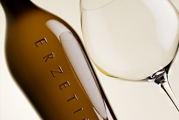 Erzetic Amfora Sleek Wine Label Design